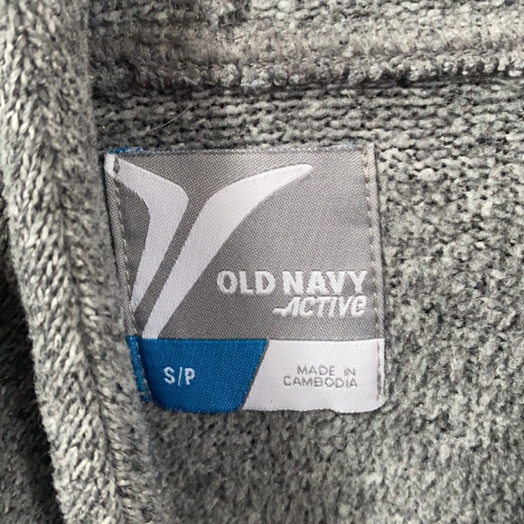 Old Navy active wear sweatshirt - Picture 2 of 5